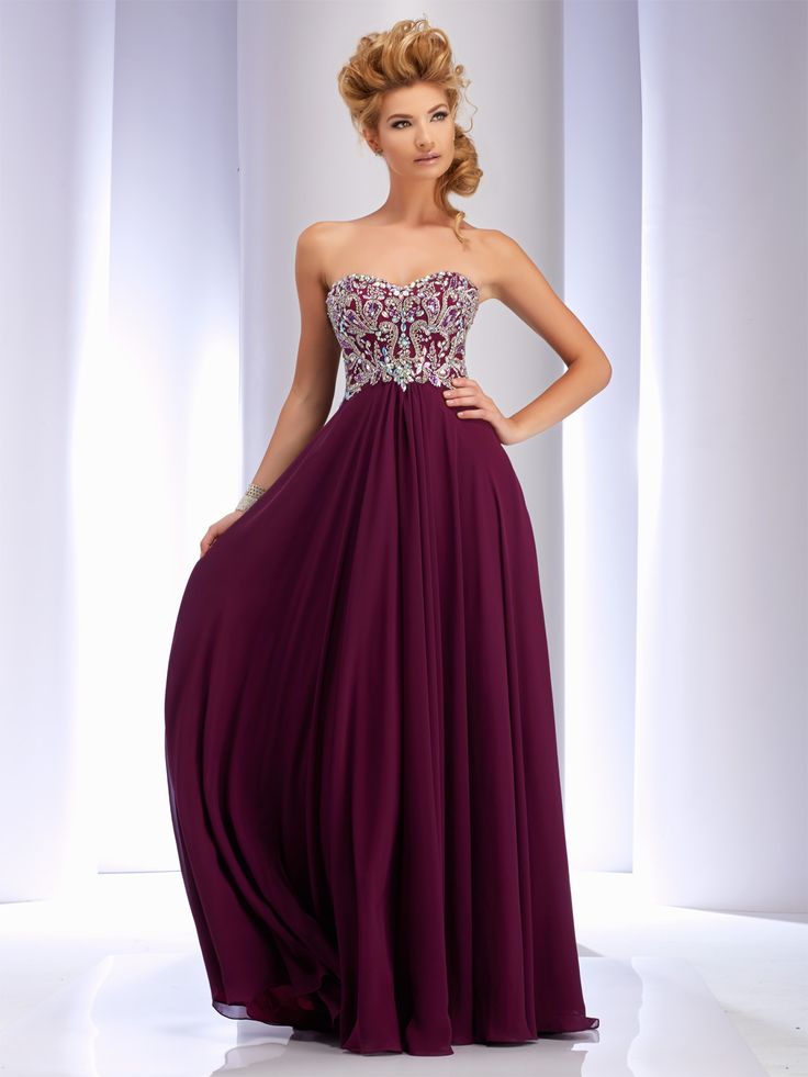 Learn How to Choose the Right Prom Dresses - Styles Wardrobe