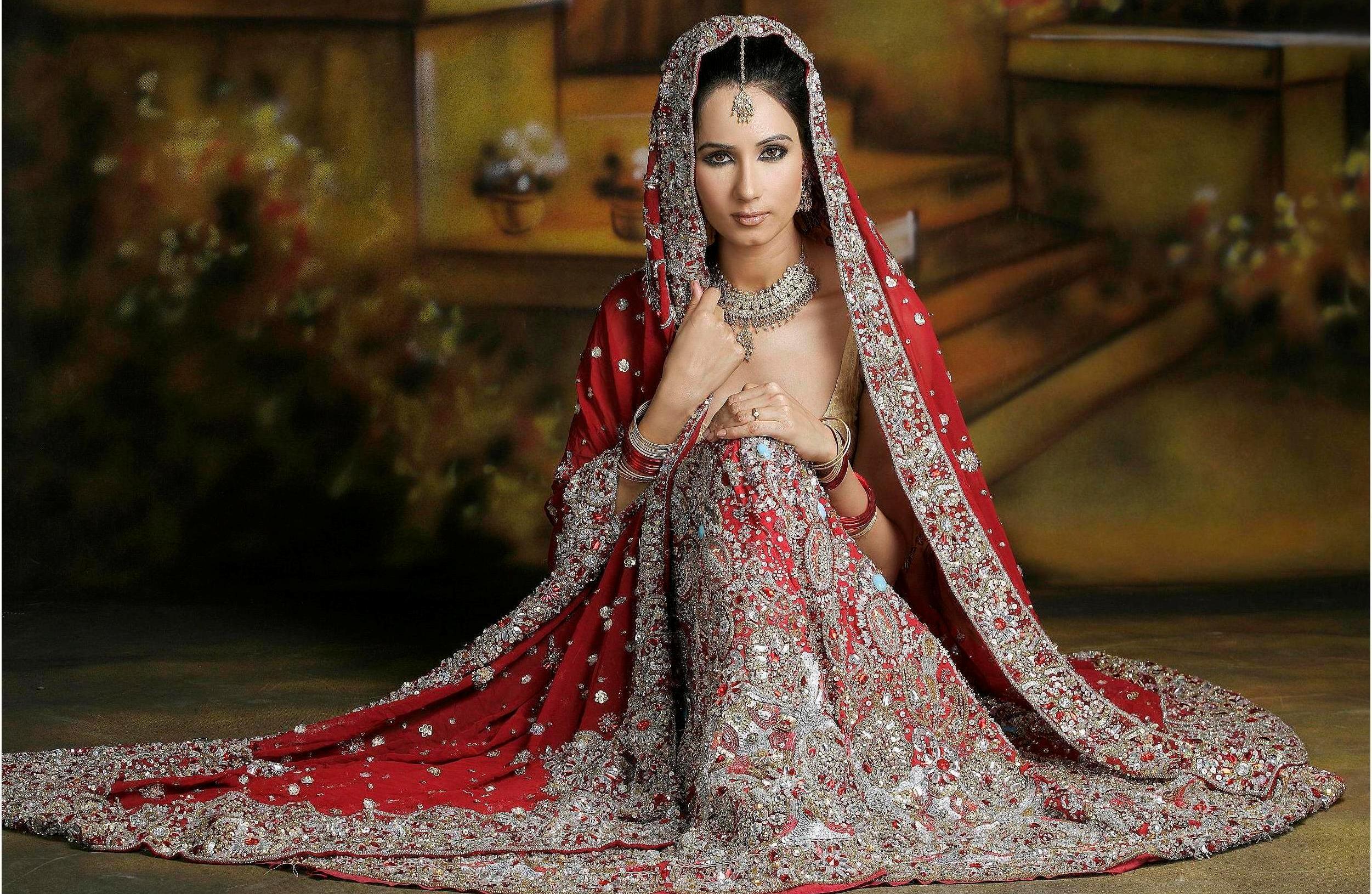 indian bridal dresses adding charm to your special day